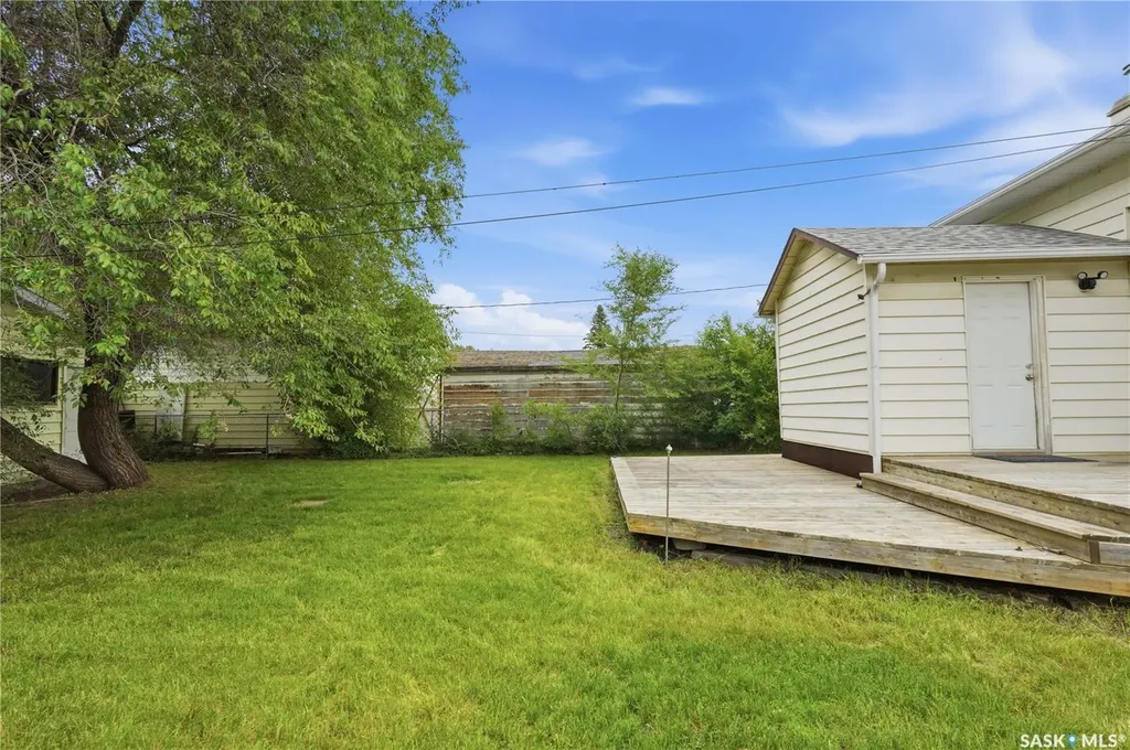 209 T Avenue N Saskatoon SK S7L 3B1