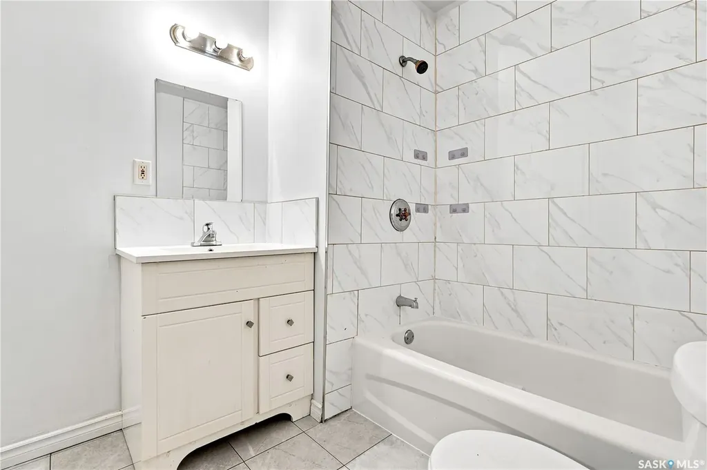 209 T Avenue N Saskatoon SK S7L 3B1