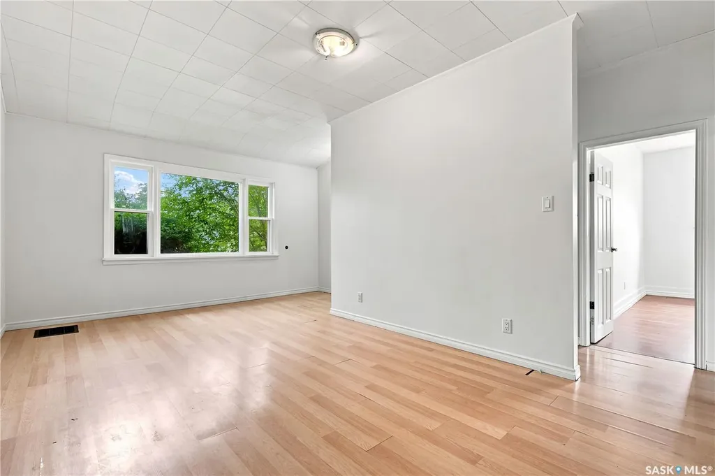 209 T Avenue N Saskatoon SK S7L 3B1