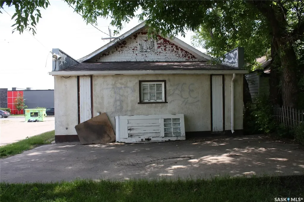 111 L Avenue S Saskatoon SK S7M 2G9