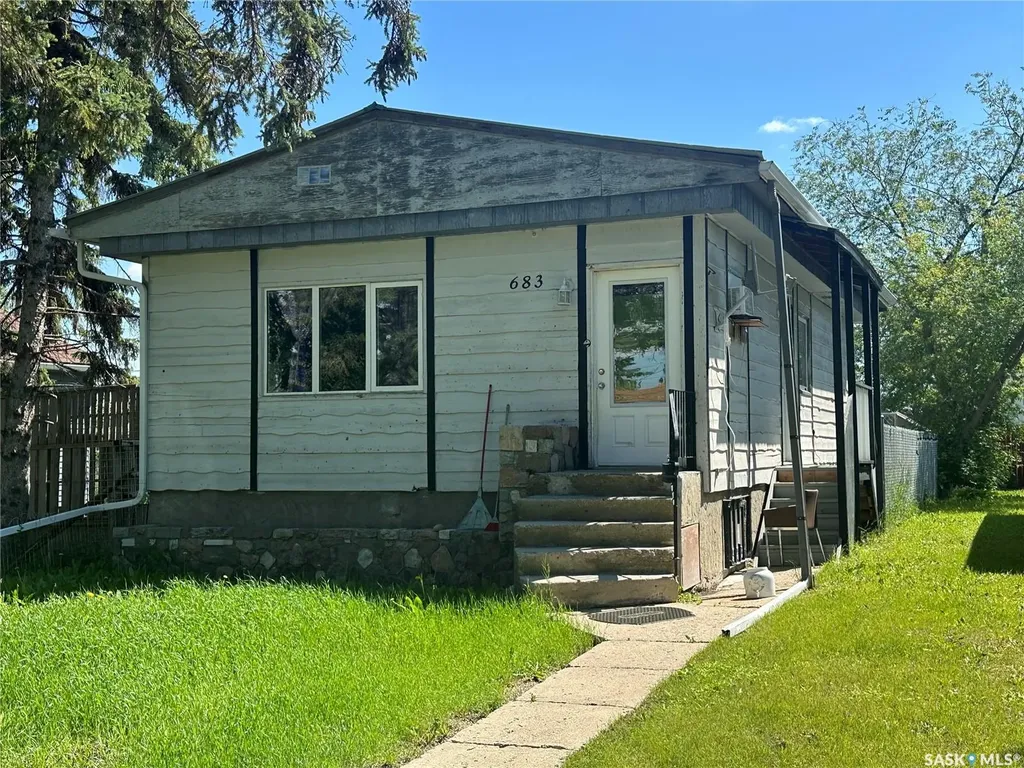 683 Athol Street Regina SK S4T 3B1