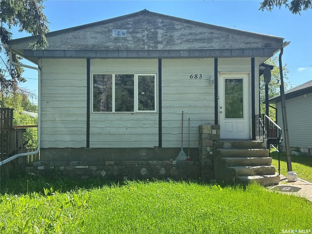683 Athol Street Regina SK S4T 3B1