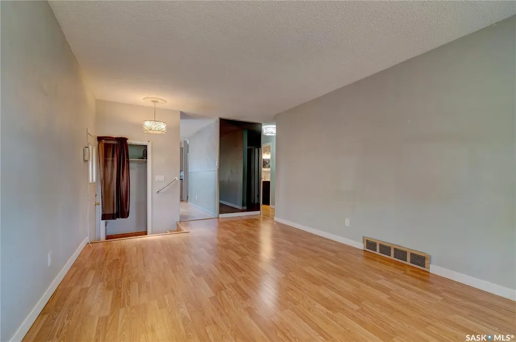 119 Bothwell Crescent Regina SK S4R 5Y7