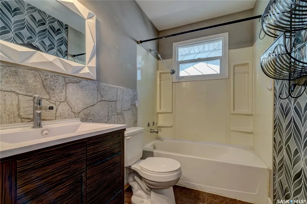 119 Bothwell Crescent Regina SK S4R 5Y7