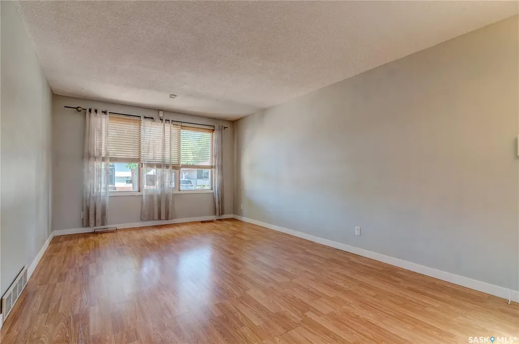 119 Bothwell Crescent Regina SK S4R 5Y7
