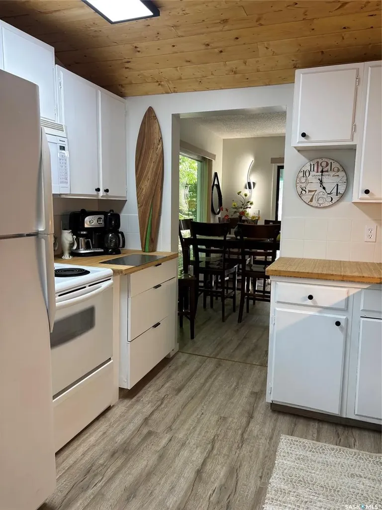 232 Green Avenue Regina Beach SK S0G 4C0