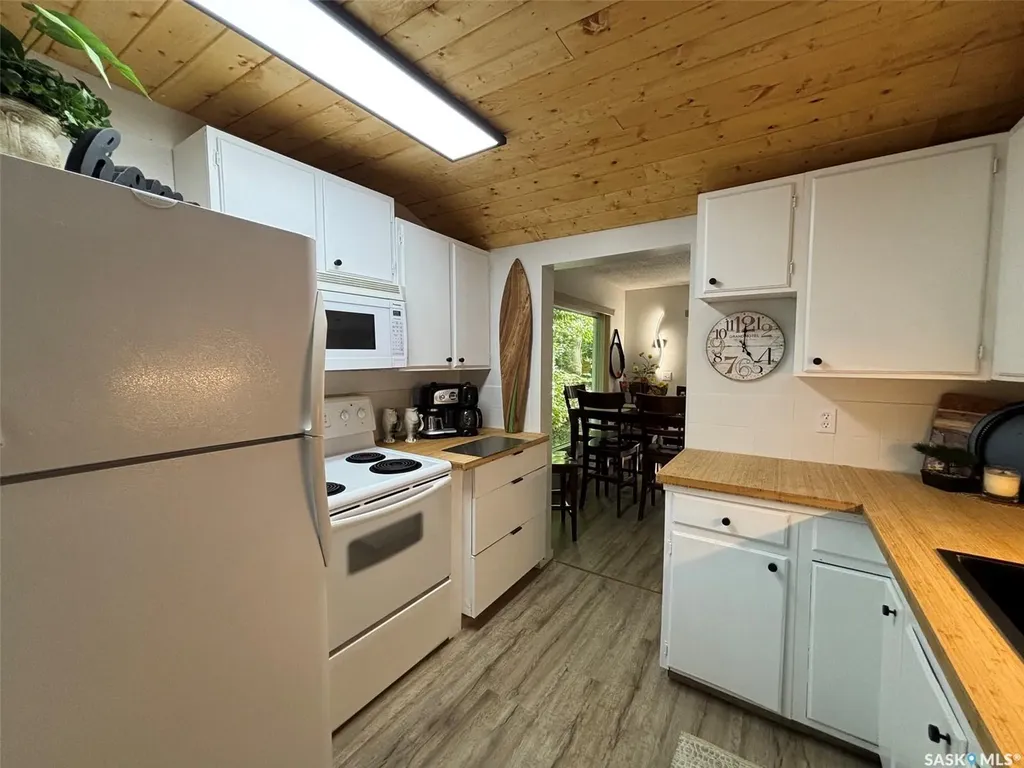 232 Green Avenue Regina Beach SK S0G 4C0