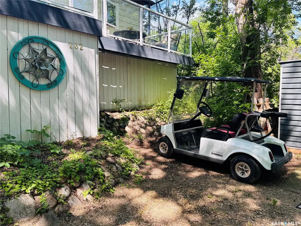 232 Green Avenue Regina Beach SK S0G 4C0