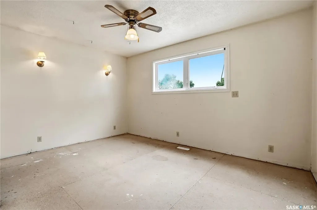 83 Fuhrmann Crescent Regina SK S4R 5A4