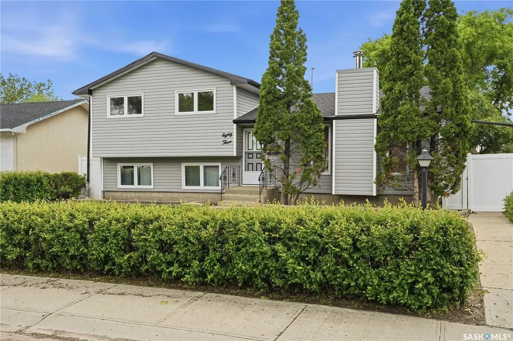 83 Fuhrmann Crescent Regina SK S4R 5A4