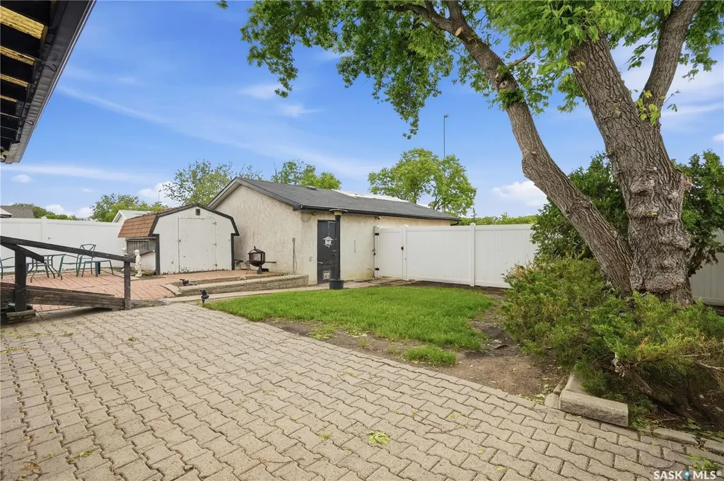 83 Fuhrmann Crescent Regina SK S4R 5A4