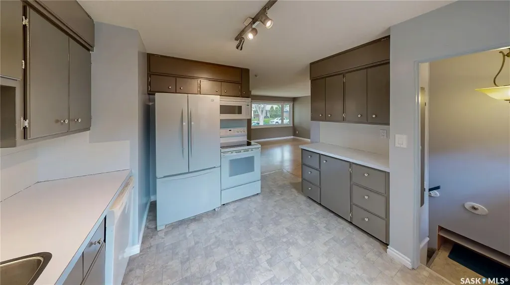 829 Walker Street Regina SK S4T 5N3