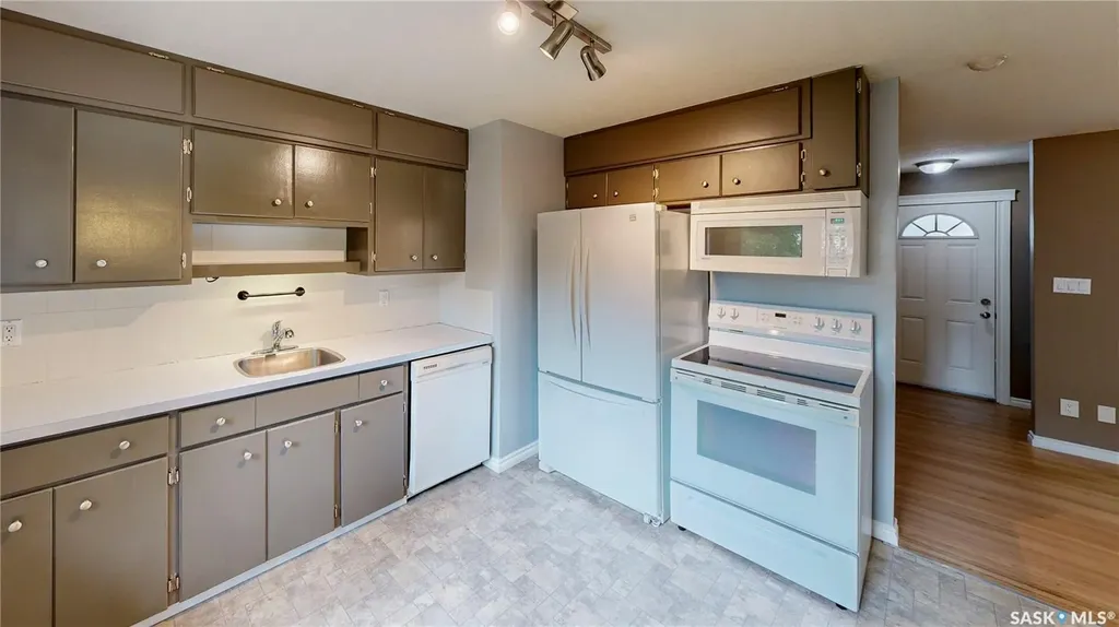 829 Walker Street Regina SK S4T 5N3