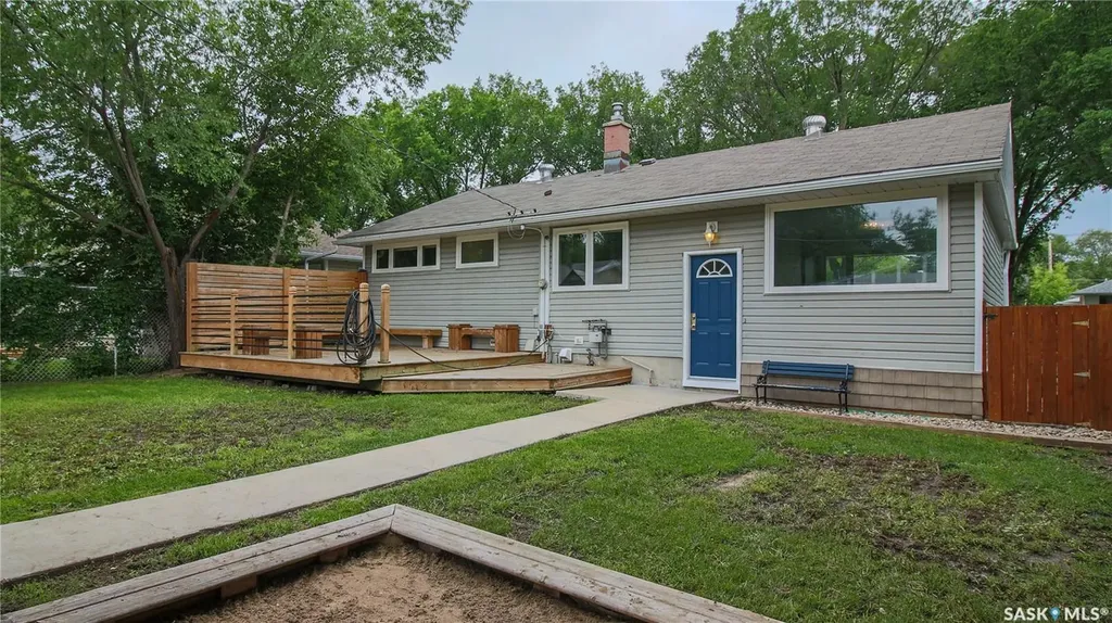 829 Walker Street Regina SK S4T 5N3