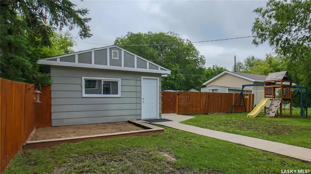 829 Walker Street Regina SK S4T 5N3