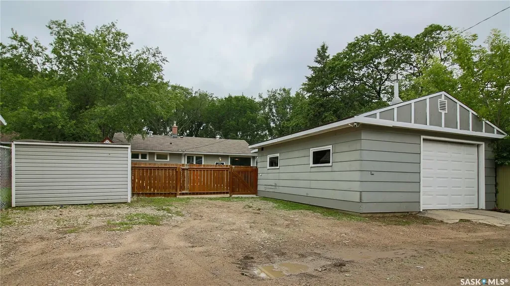 829 Walker Street Regina SK S4T 5N3