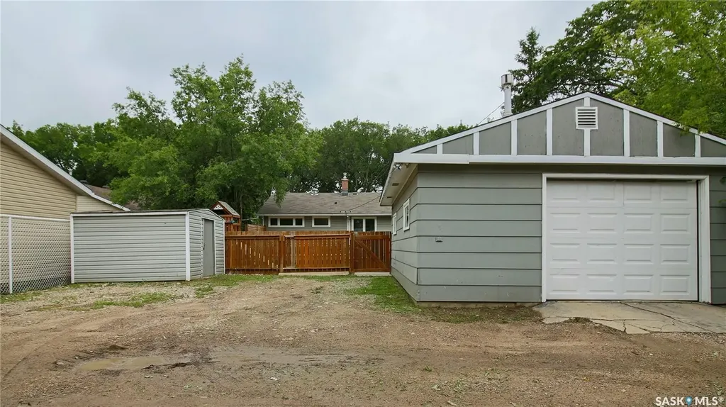 829 Walker Street Regina SK S4T 5N3