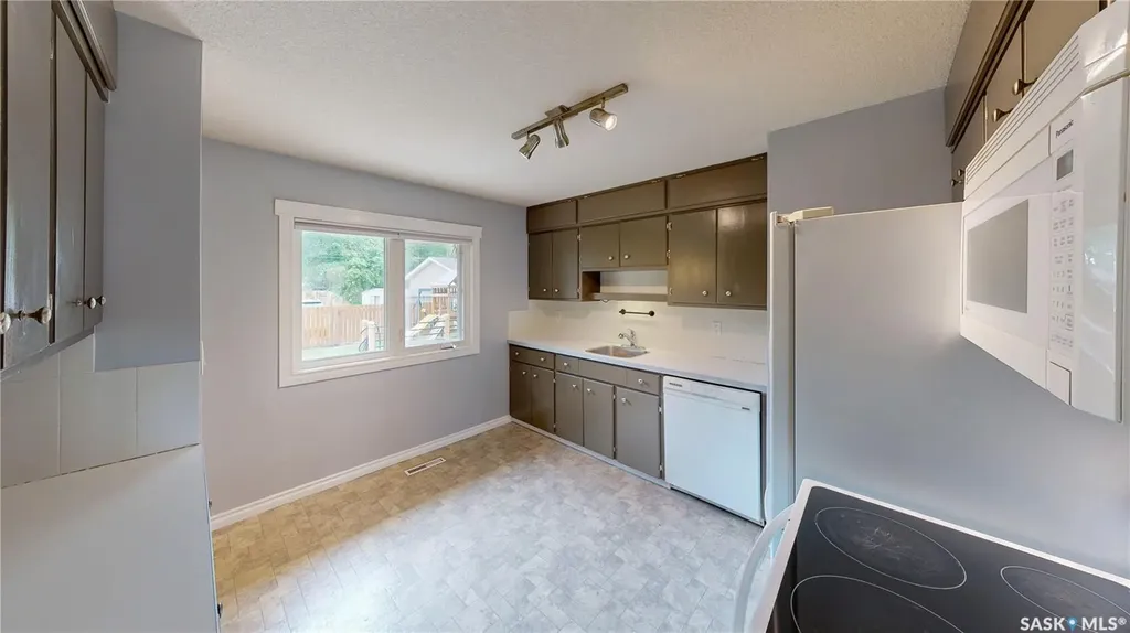 829 Walker Street Regina SK S4T 5N3