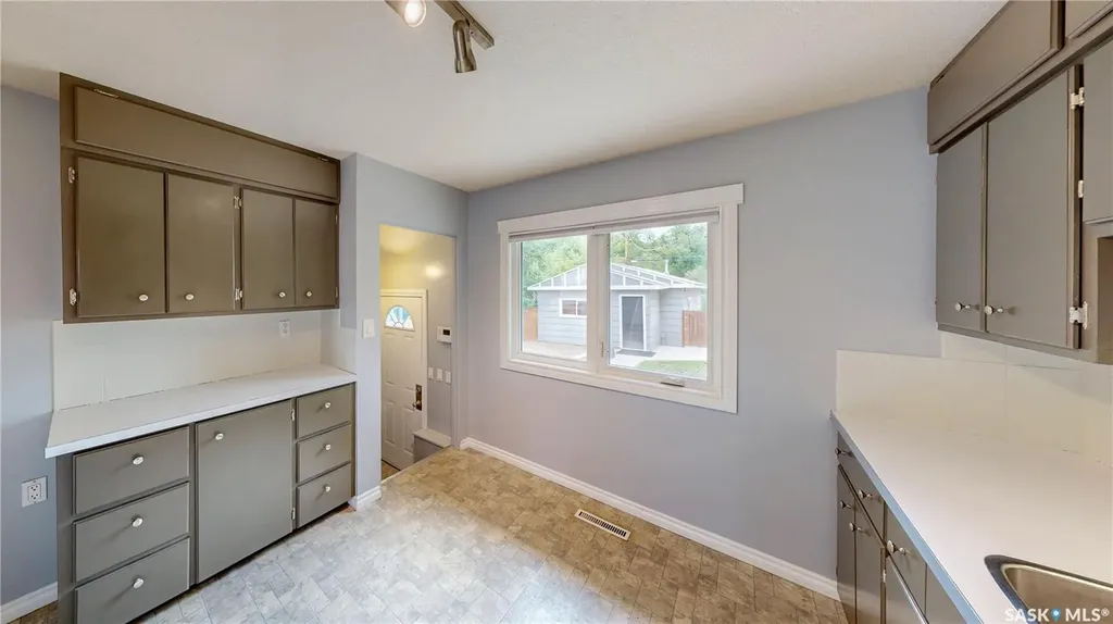 829 Walker Street Regina SK S4T 5N3