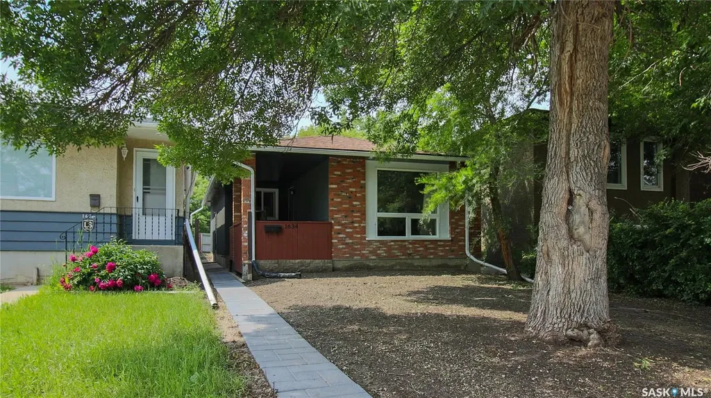 1634 Rae Street Regina SK S4T 2E1