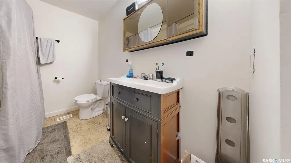 1634 Rae Street Regina SK S4T 2E1