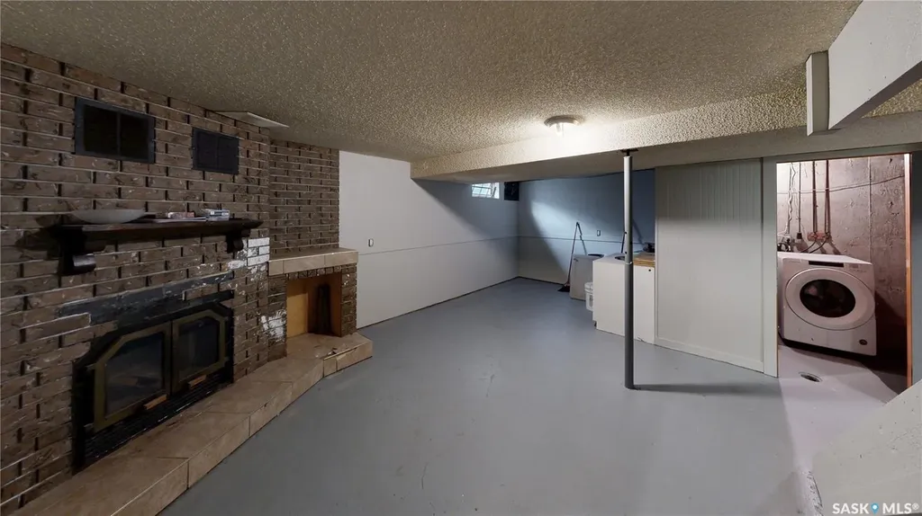 1634 Rae Street Regina SK S4T 2E1
