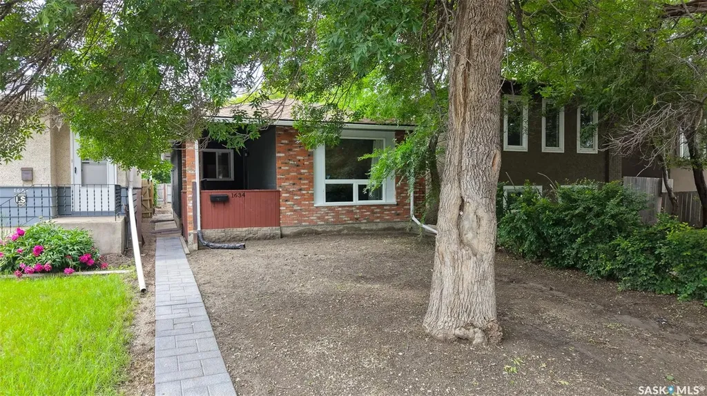 1634 Rae Street Regina SK S4T 2E1
