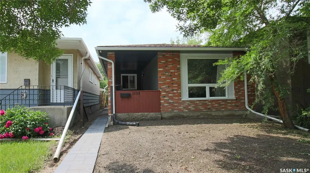 1634 Rae Street Regina SK S4T 2E1
