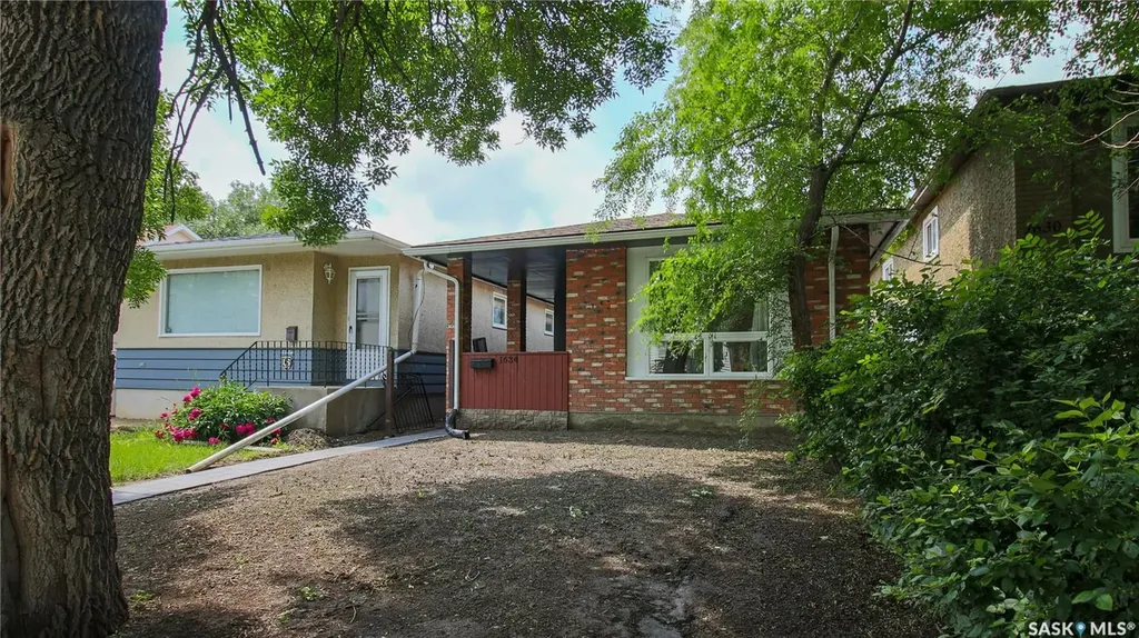 1634 Rae Street Regina SK S4T 2E1