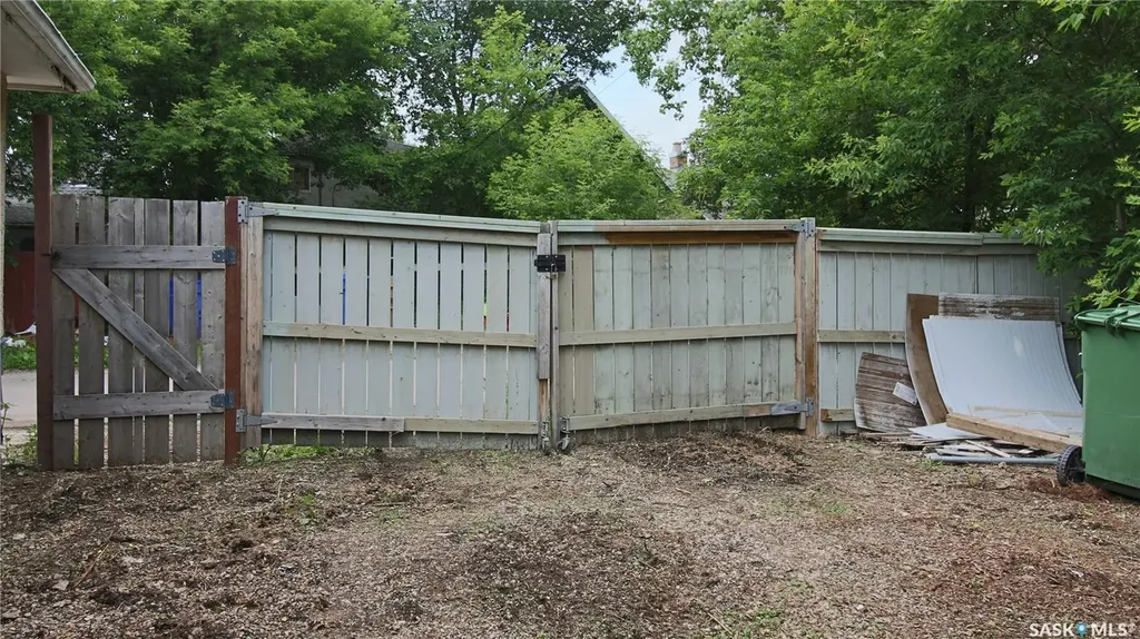 1634 Rae Street Regina SK S4T 2E1