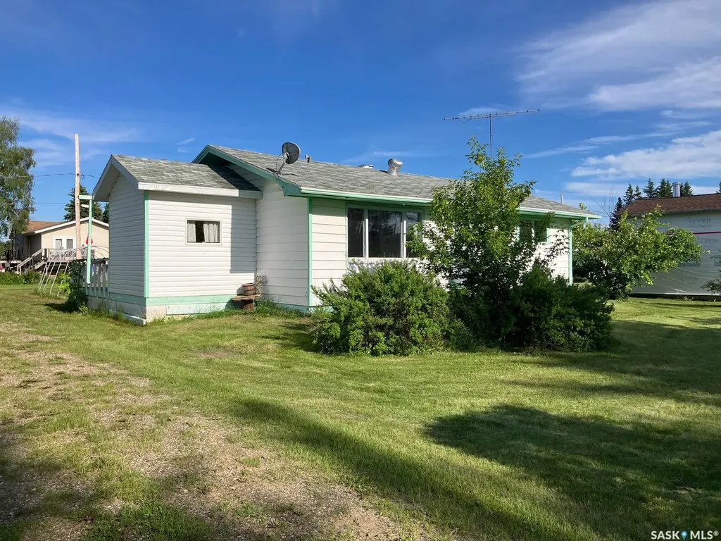 113 1st Street W Smeaton SK S0J 2J0