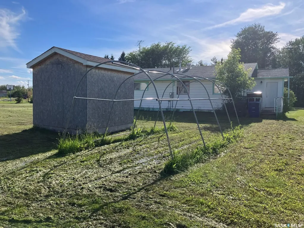 113 1st Street W Smeaton SK S0J 2J0