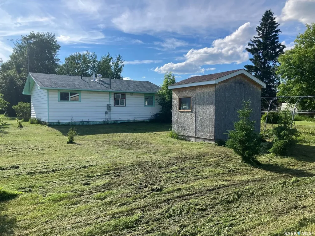 113 1st Street W Smeaton SK S0J 2J0