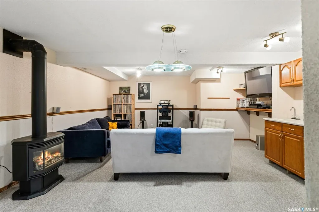 3375 Edinburgh Drive Regina SK S4V 2H8