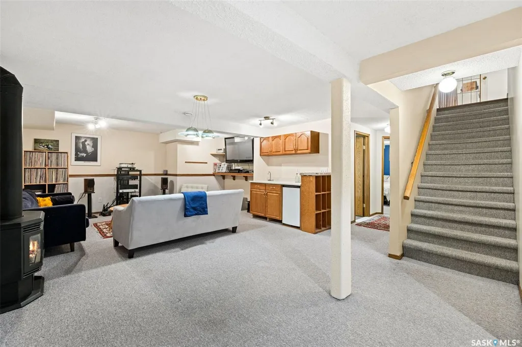 3375 Edinburgh Drive Regina SK S4V 2H8
