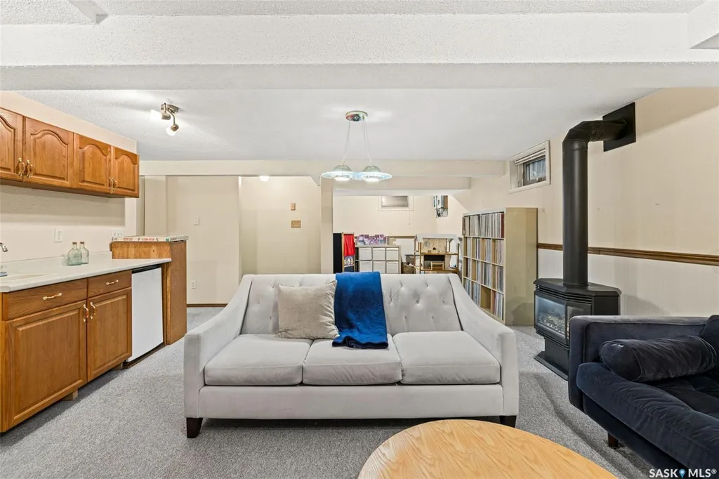 3375 Edinburgh Drive Regina SK S4V 2H8