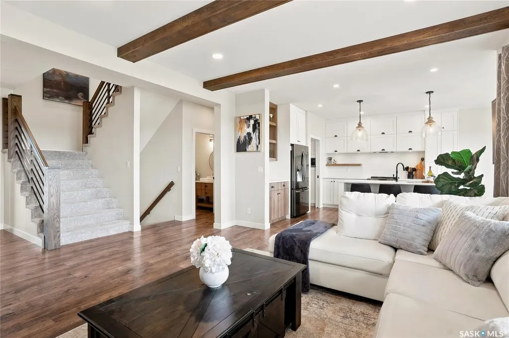 627 Fast Crescent Saskatoon SK S7W 0X1