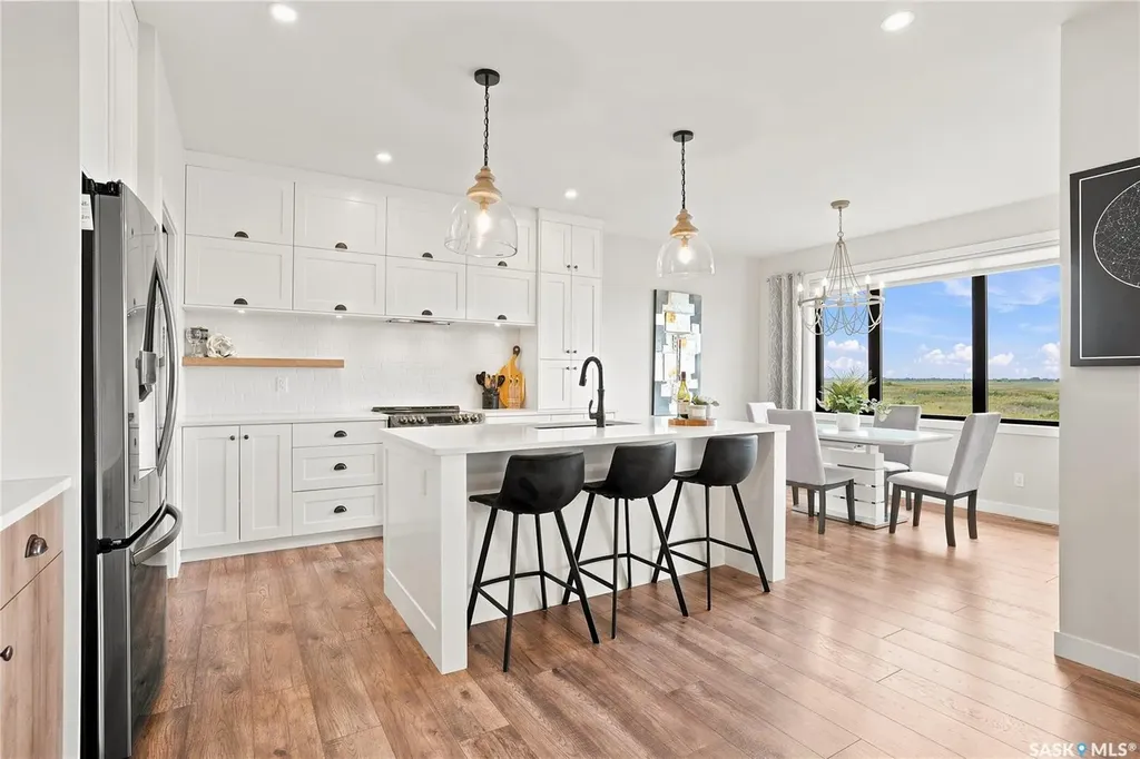 627 Fast Crescent Saskatoon SK S7W 0X1