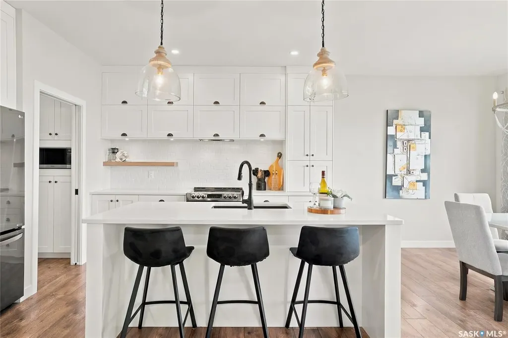 627 Fast Crescent Saskatoon SK S7W 0X1