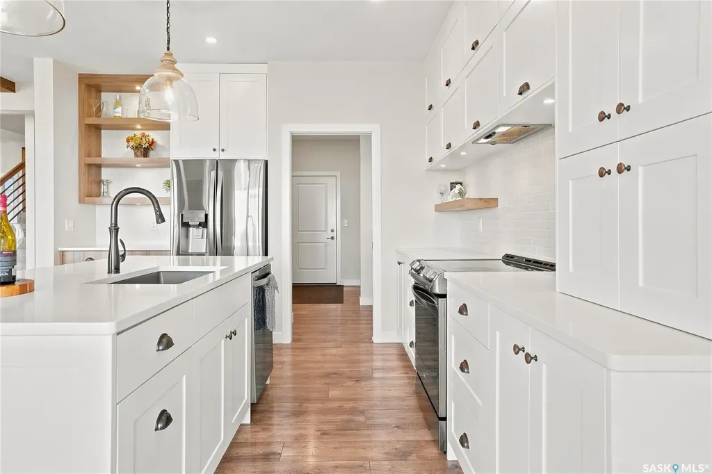 627 Fast Crescent Saskatoon SK S7W 0X1