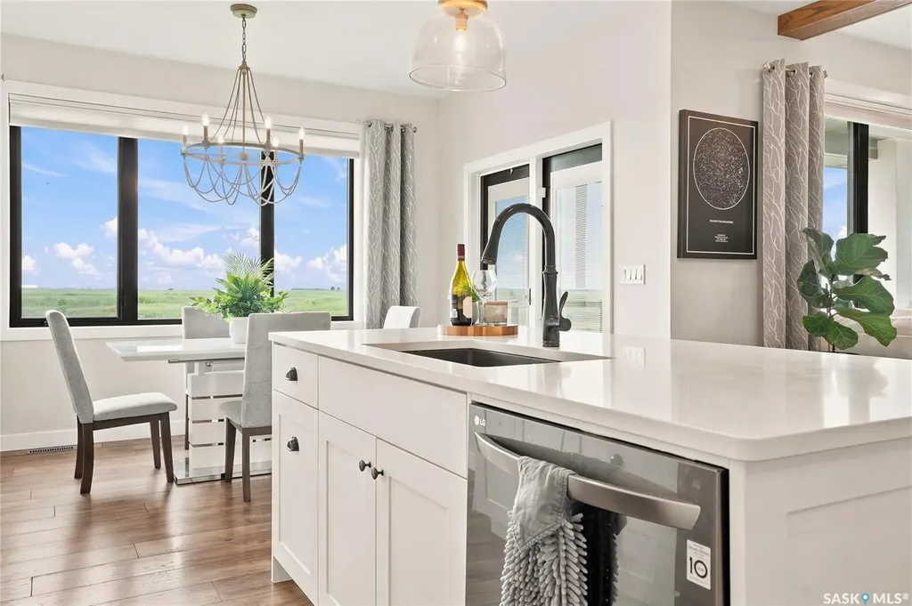 627 Fast Crescent Saskatoon SK S7W 0X1