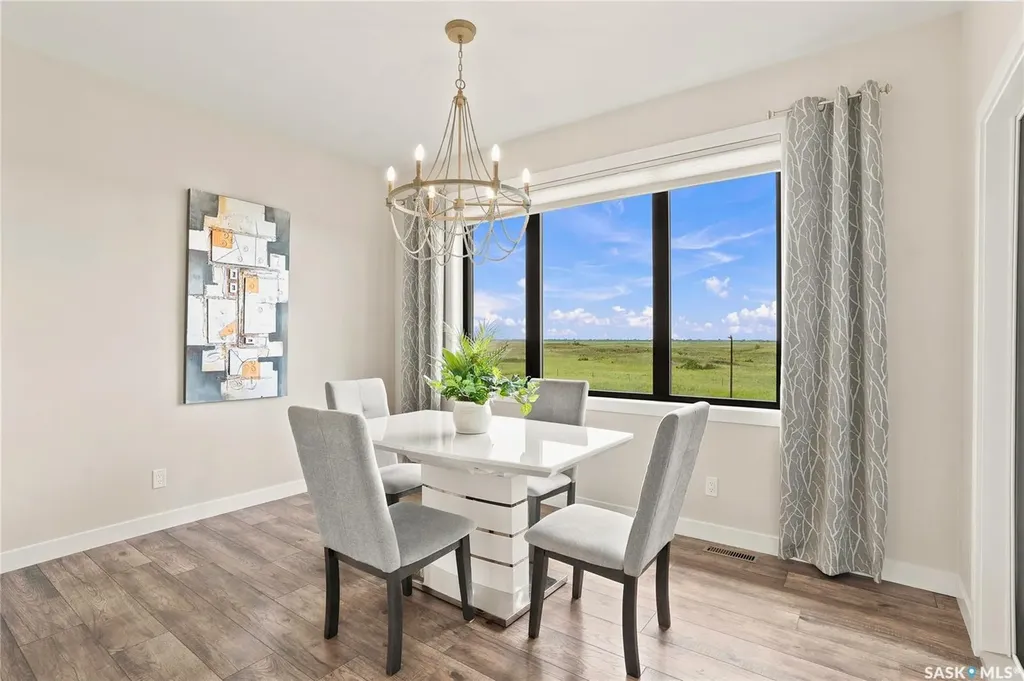 627 Fast Crescent Saskatoon SK S7W 0X1