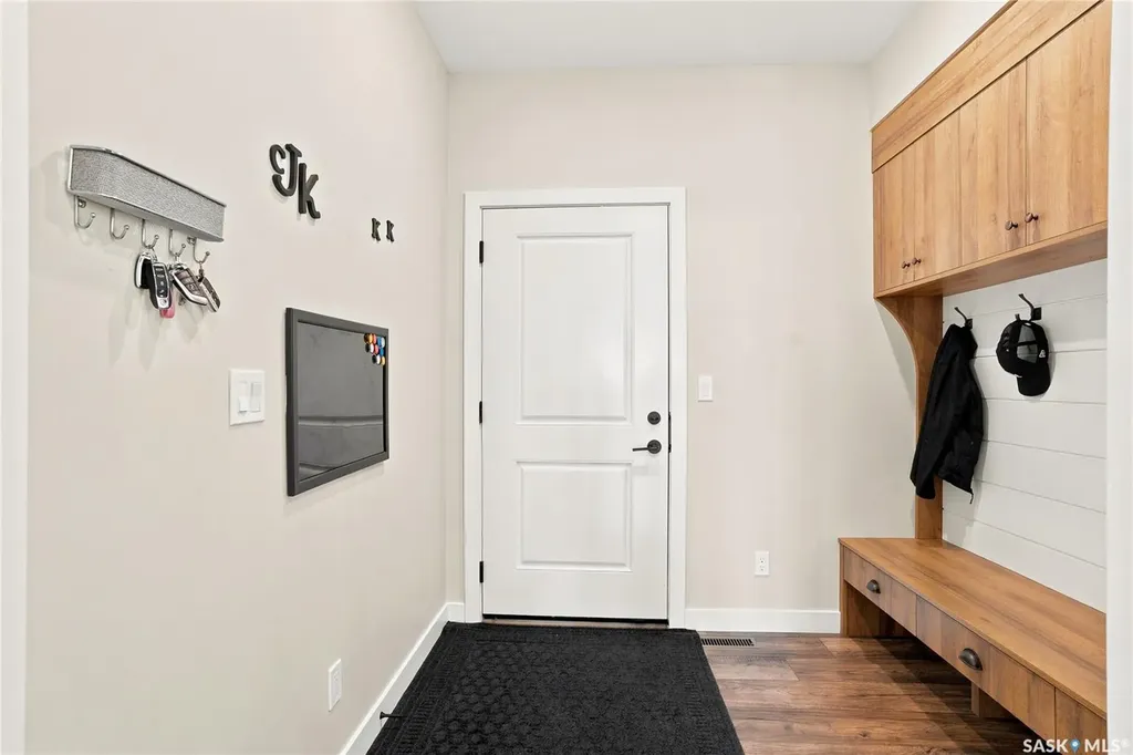 627 Fast Crescent Saskatoon SK S7W 0X1