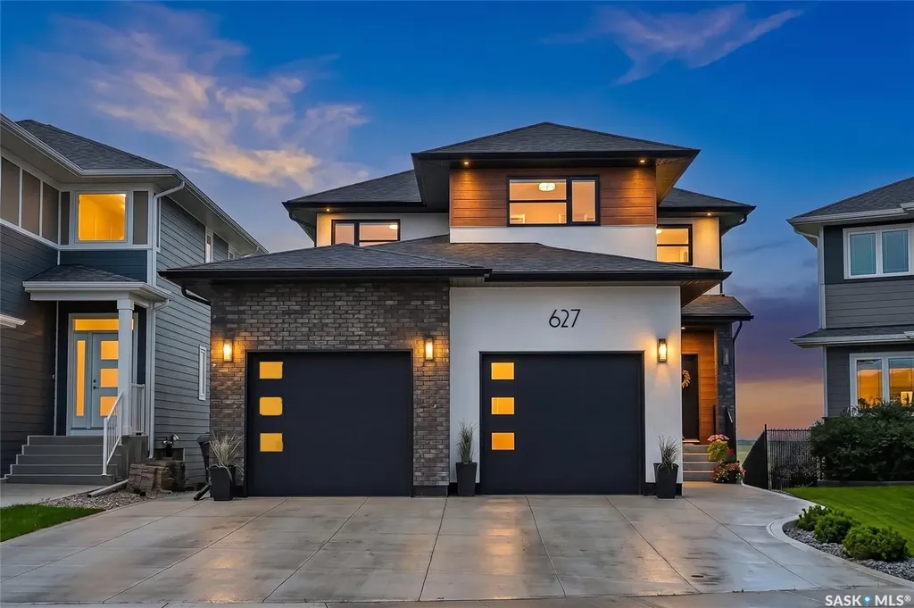 627 Fast Crescent Saskatoon SK S7W 0X1