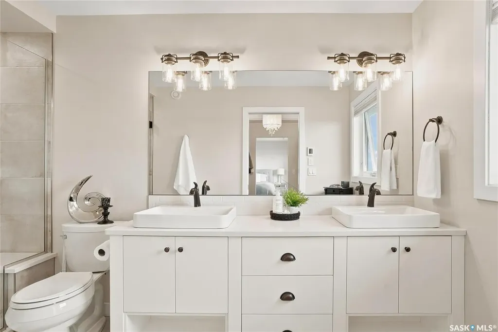 627 Fast Crescent Saskatoon SK S7W 0X1