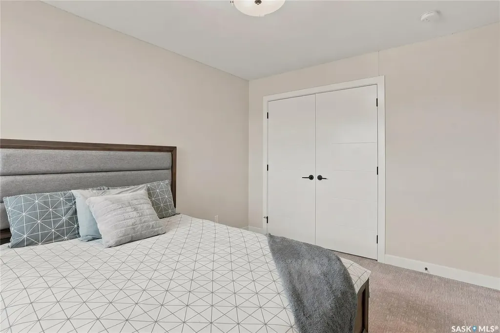 627 Fast Crescent Saskatoon SK S7W 0X1