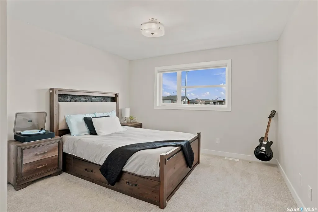 627 Fast Crescent Saskatoon SK S7W 0X1