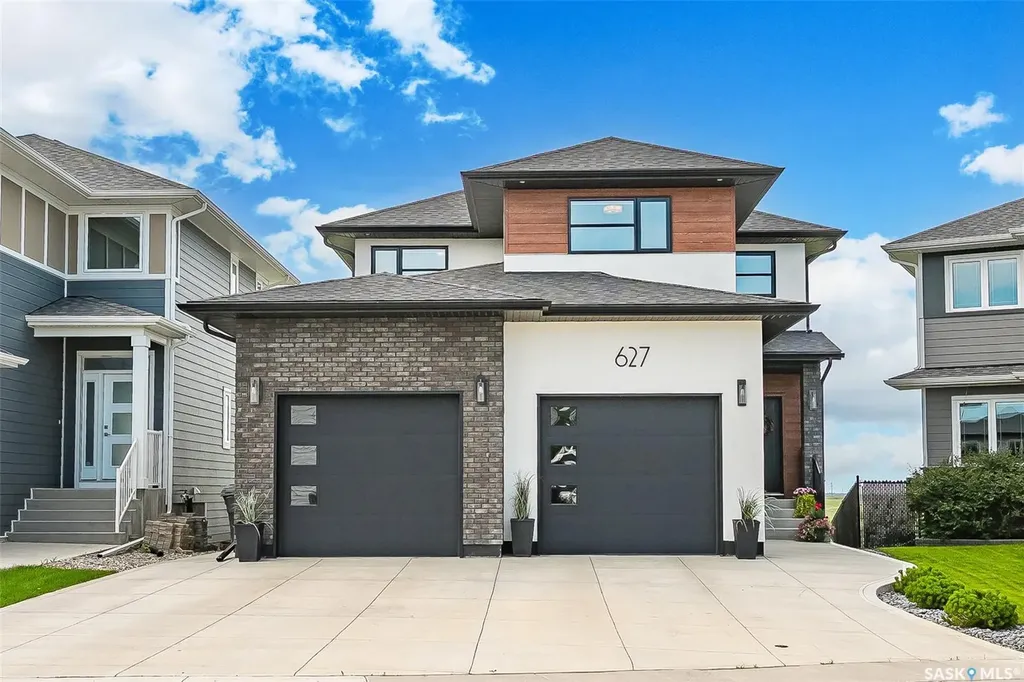 627 Fast Crescent Saskatoon SK S7W 0X1
