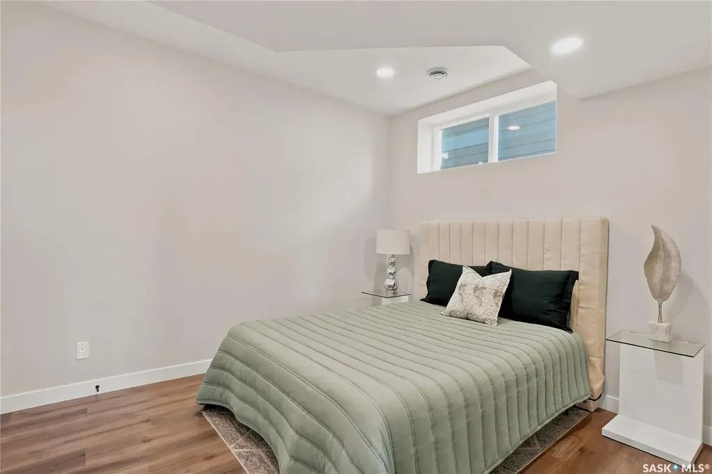 627 Fast Crescent Saskatoon SK S7W 0X1
