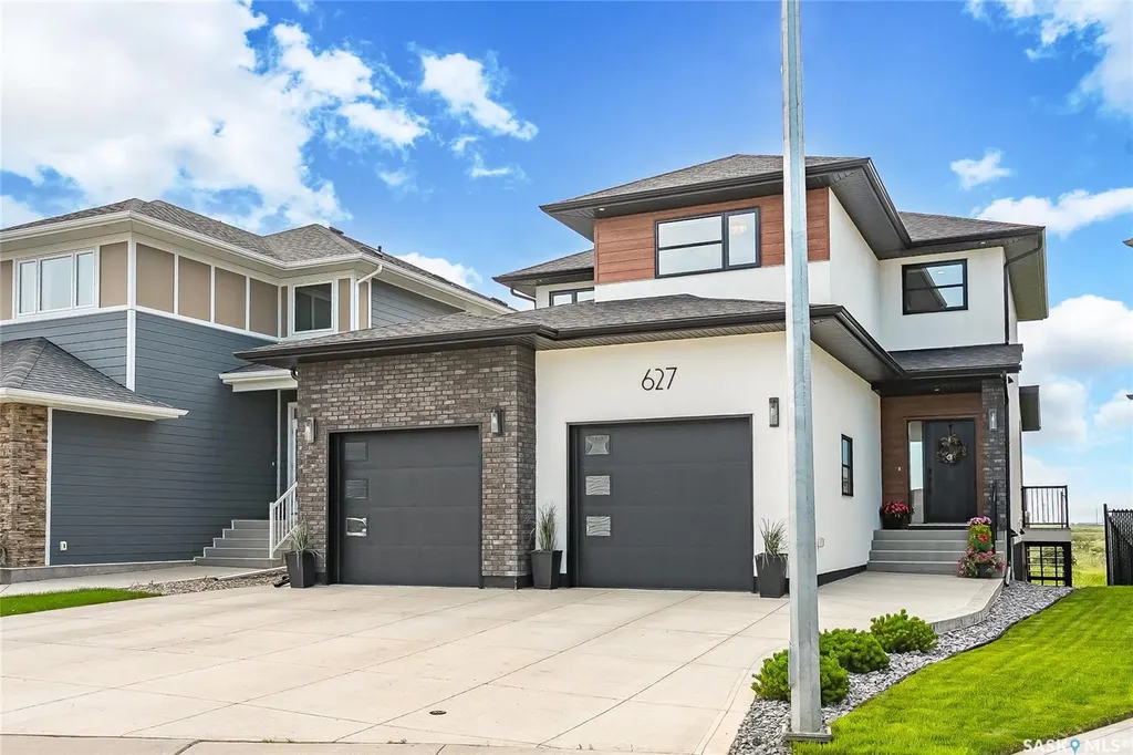 627 Fast Crescent Saskatoon SK S7W 0X1
